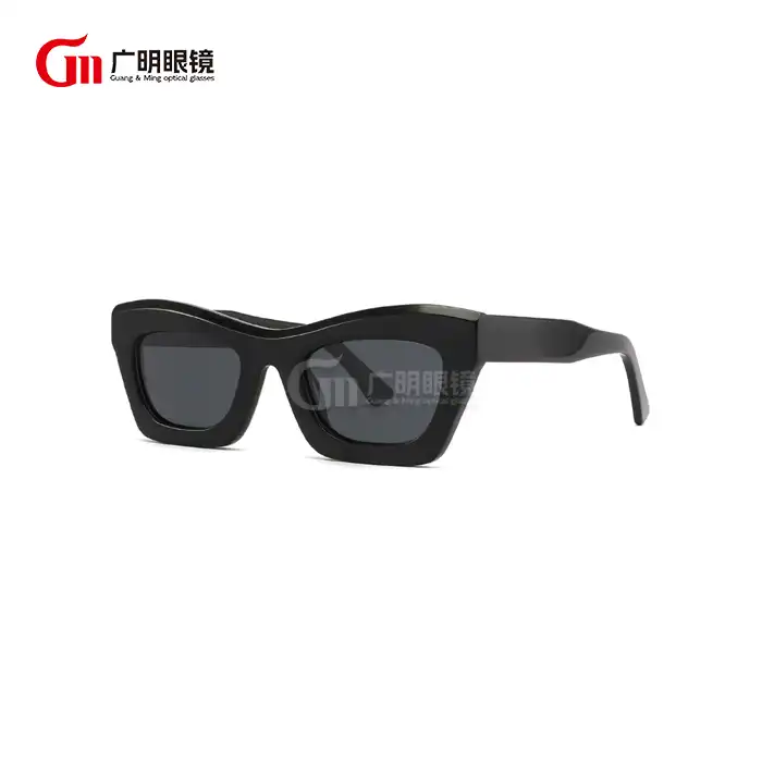 Can Square Chunky Sunglasses be Worn for Both Casual and Formal Occasions?